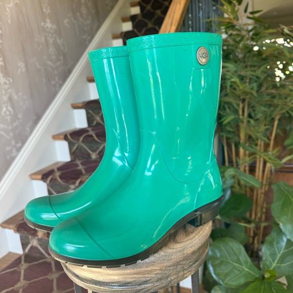 UGGS ladies green midcalf, rain boot size 8 excellent condition - Picture 5 of 12
